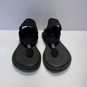 Sanuk Black Stretch Fabric Toe-Loop Sandals